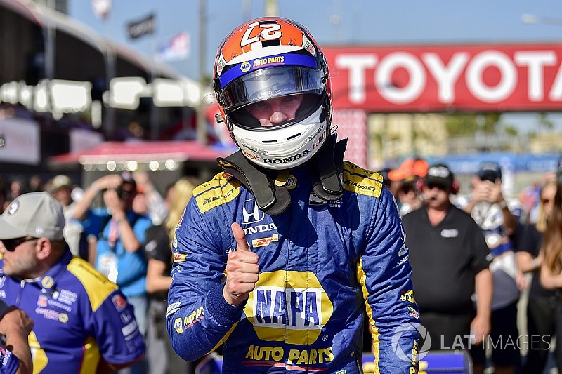 Rossi regola i piloti del team Penske e centra la pole a Long Beach