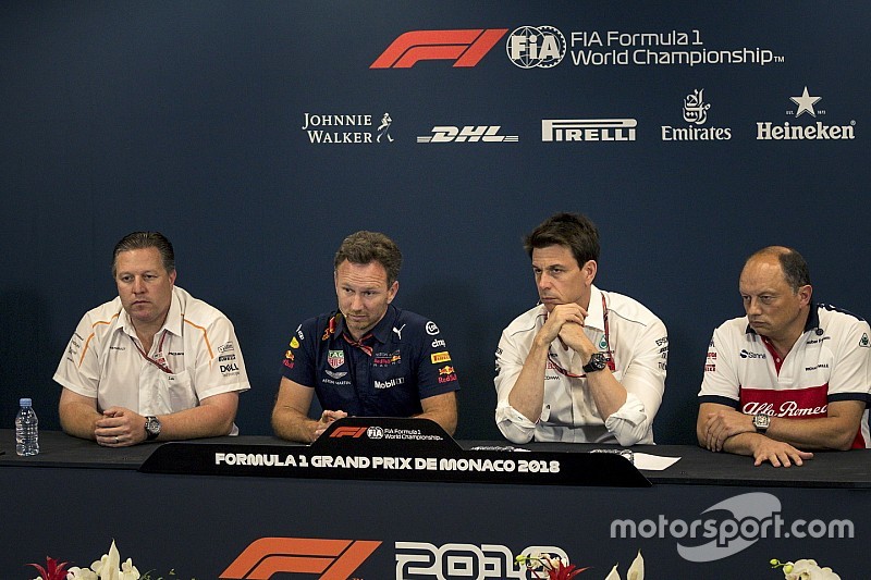 A legtöbb F1-es csapatfőnök szintén örül a rajtrácslányok visszatérésének