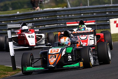 Snetterton BF3: Mahadik misses out on Race 2 win