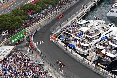 Ricciardo aguanta el acoso de Vettel para ganar en Mónaco por primera vez