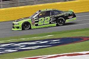 Keselowski supera chuva e adversários em Charlotte