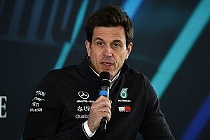 Wolff heeft twijfels bij brandstofkeuze Red Bull