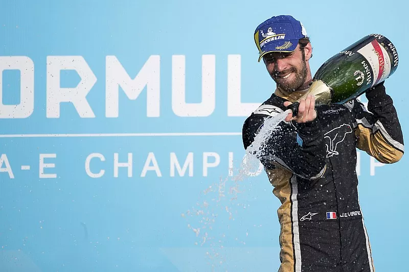 Jean-Eric Vergne, Techeetah, celebra en el podio