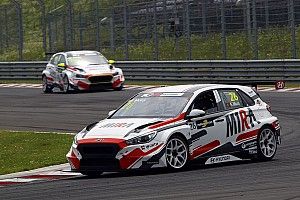 Képek: így ünnepelt a M1RA a hungaroringi dupla győzelem után