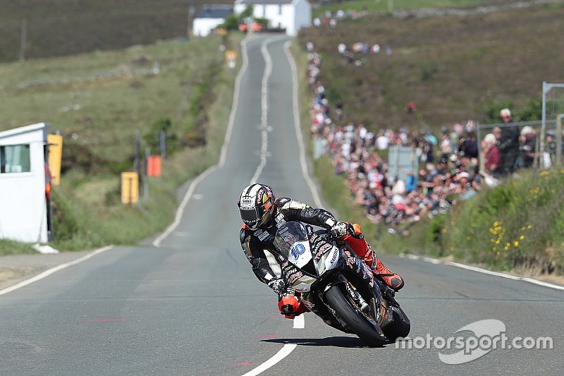 TT 2019: Hickman e Johnson restano su Triumph in Supersport