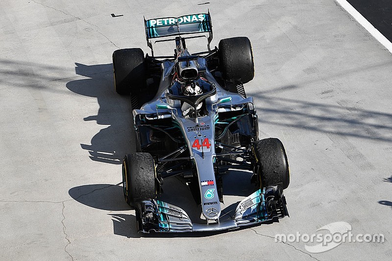 Hamilton egyik F1-es kocsiját sem szeretné megtartani