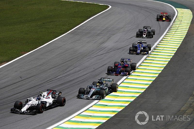 Masih ada kesalahan desain pada mobil F1 saat ini - Hamilton