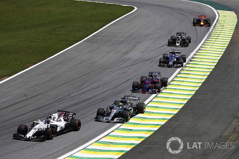 Masih ada kesalahan desain pada mobil F1 saat ini - Hamilton