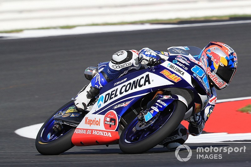 Martin derrota Masià por 0s001 e é pole em Silverstone