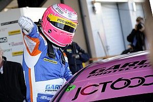 Silverstone BTCC: Tordoff wins Race 1 from pole