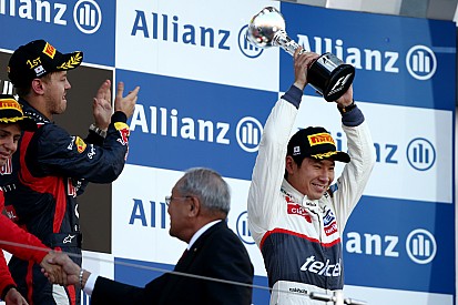 Egy hihetetlen nap az F1-ben: Kobayashi dobogón, Japában (videó)