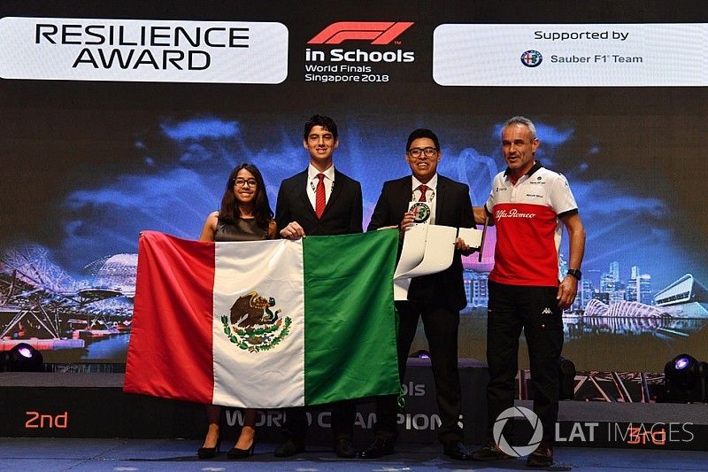 Beat Zehnder, Alfa Romeo Sauber F1 Team Manager con los ganadores 