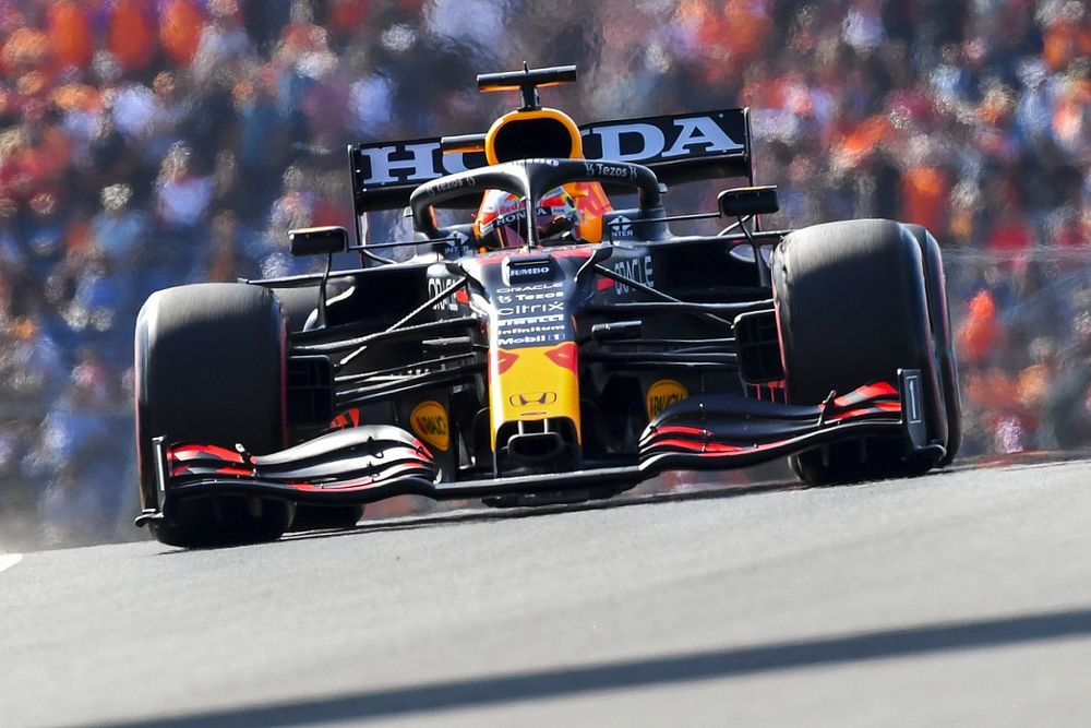 Ферстаппен на полсекунды опередил Mercedes в FP3 в Зандфорте