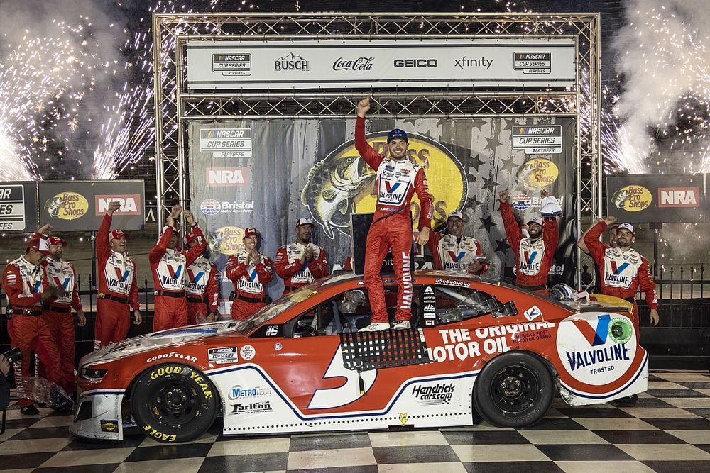 Bristol NASCAR: Larson grabs win after Elliott and Harvick tangle