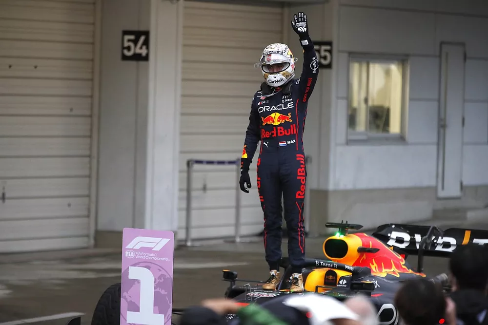 Max Verstappen, Red Bull Racing, 1&ordf; posici&oacute;n, celebra su llegada al Parc Ferme