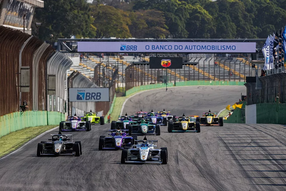 Largada da F4 Brasil em Interlagos