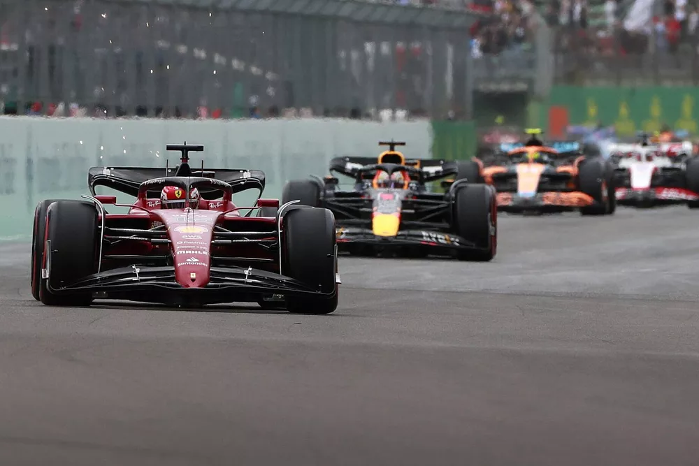 Charles Leclerc, Ferrari F1-75, Max Verstappen, Red Bull Racing RB18, Lando Norris, McLaren MCL36