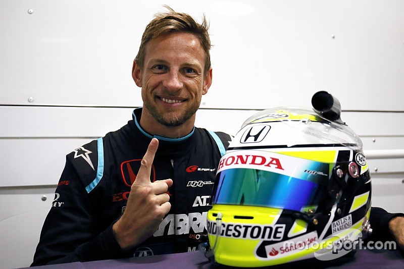 F1初タイトル獲得から10年……バトン 、懐かしのヘルメットカラーを復活