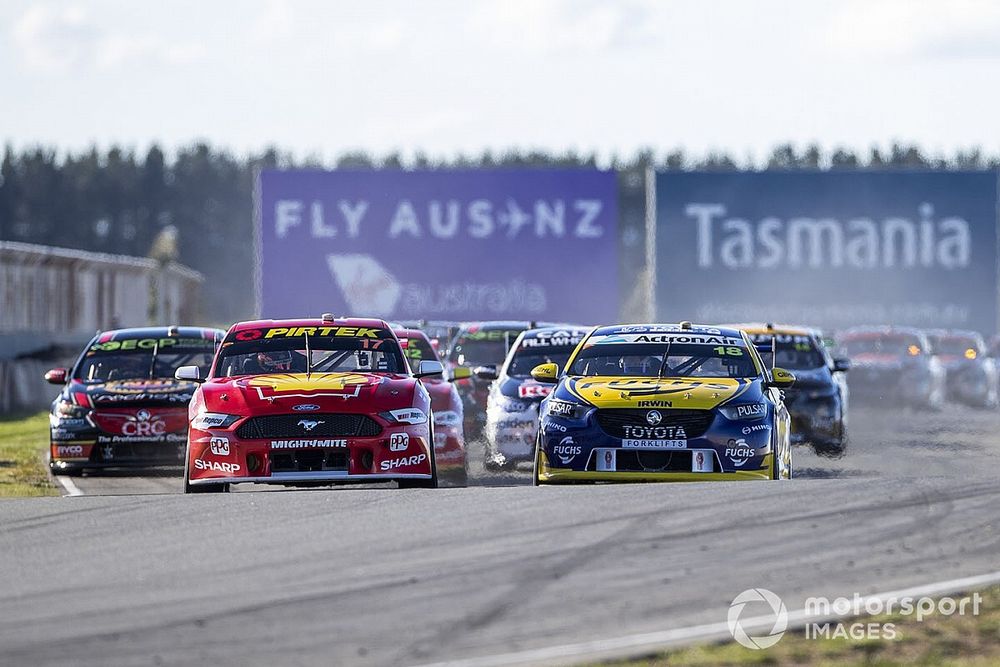 Scott McLaughlin, DJR Team Penske, Mark Winterbottom, Team 18 Holden at the start of the race