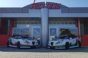 Il bianco fa da sfondo al tricolore nella livrea delle Alfa Romeo per il WTCR