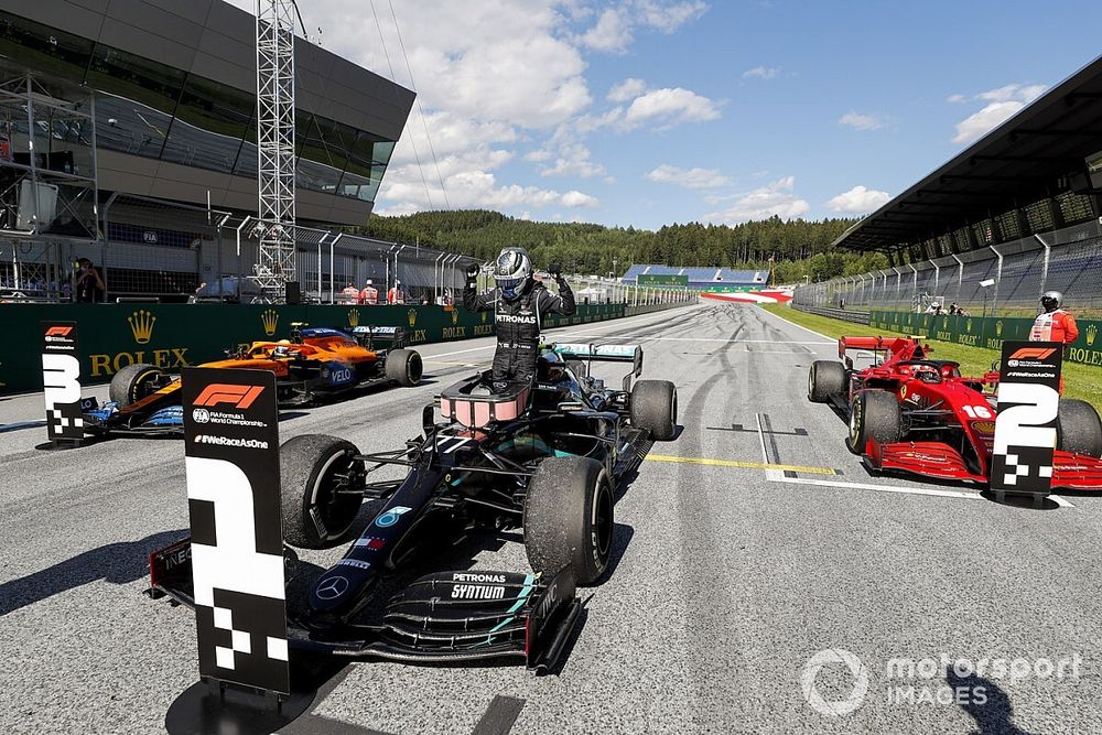 Ganador Valtteri Bottas, Mercedes-AMG Petronas F1, Charles Leclerc, Ferrari SF1000 y Lando Norris, McLaren MCL35 en parc ferme