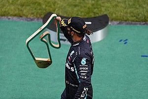 Hamilton nagyobb kreativitást várna az F1-től a második versenyekre