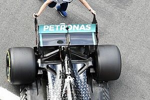 «Воздушные шары, а не шины». Хэмилтон разнес Pirelli после поражения в гонке