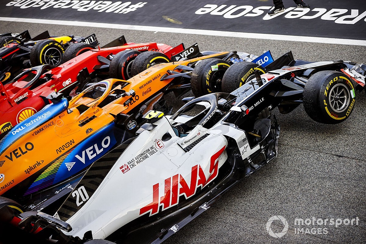 Magnussen nagyon kemény manővere Giovinazzi ellen – videóval