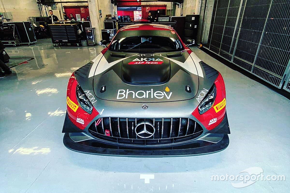 Alex Fontana al via del GT World con la Mercedes di AKKA