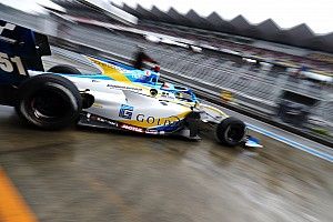 Így kapott lángra Newey fiának autója tankolás közben: videó