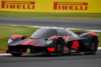 Video: Aston Martin test de Valkyrie op Silverstone