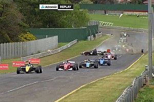 VÍDEO: Veja acidente que interrompeu prova de Barrichello na Austrália