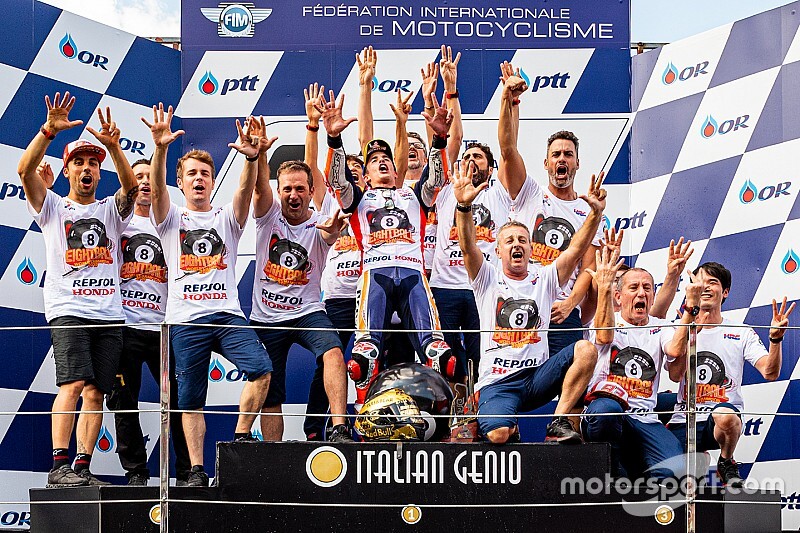 Fotos: así celebró Márquez su octava corona mundial