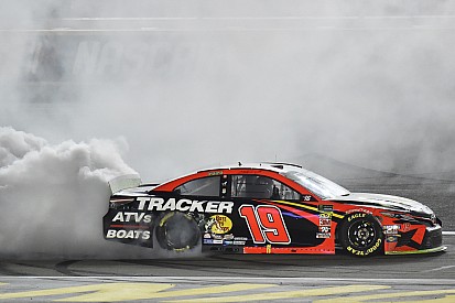 NASCAR: Martin Truex Jr. gewinnt wilden Playoff-Auftakt in Las Vegas