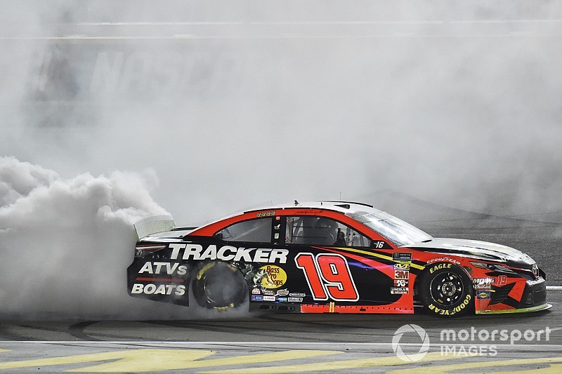 NASCAR: Martin Truex Jr. gewinnt wilden Playoff-Auftakt in Las Vegas