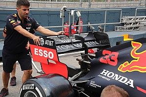 Red Bull: paratie lisce sull'ala posteriore più carica