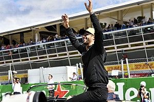 Ricciardo ütközött, büntették, hetedik lett!