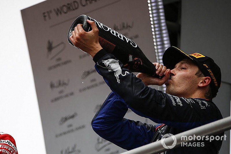 Mercedes, Almanya'da Toro Rosso'ya şampanya hediye etmiş
