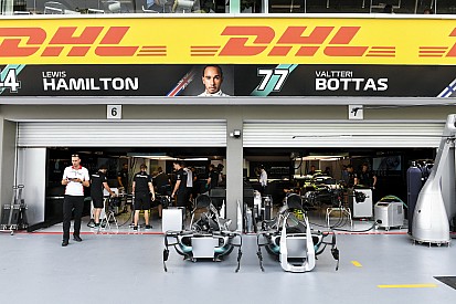Mercedes ontslaat vier werknemers wegens discriminatie