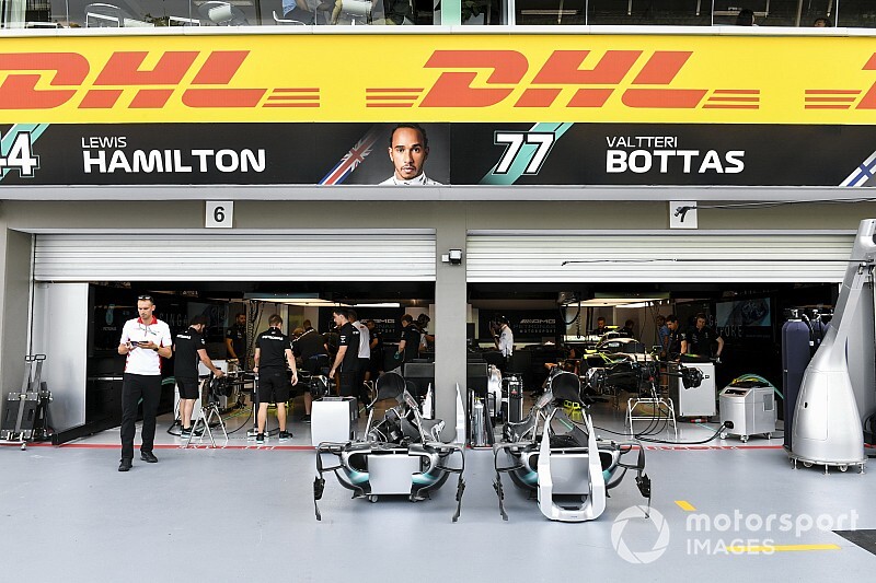 Mercedes ontslaat vier werknemers wegens discriminatie