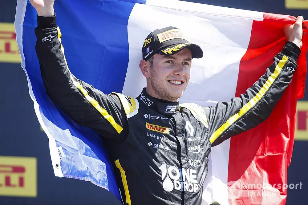 Podium: race winner Anthoine Hubert, Arden
