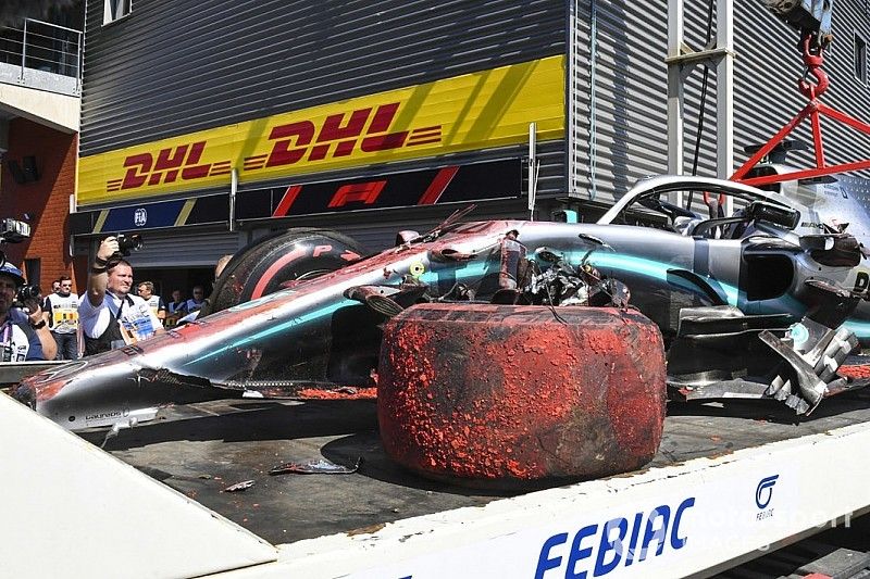 El auto de Lewis Hamilton, Mercedes F1 AMG W10, tras el accidente