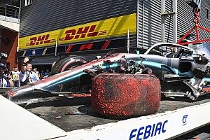 Mercedes espera reparar el auto de Hamilton a tiempo para la clasificación