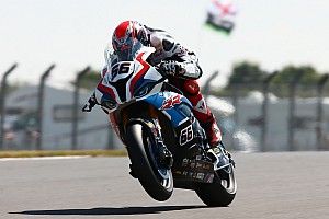 WorldSBK Inggris: Sykes sapu bersih sesi latihan