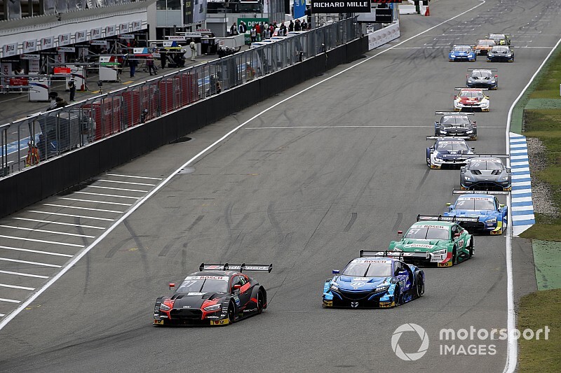 さすがの適応力! バトン、DTMとの初レースで互角に戦う