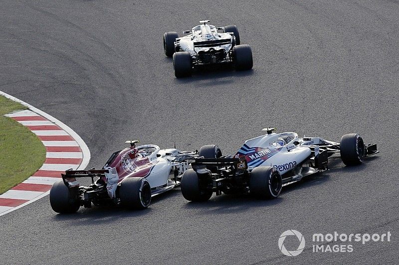 Charles Leclerc, Sauber C37 and Sergey Sirotkin, Williams FW41 battle