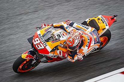 MotoGP Sepang: Yağmurun etkilediği seansta Marquez, kazaya rağmen pole pozisyonunda!