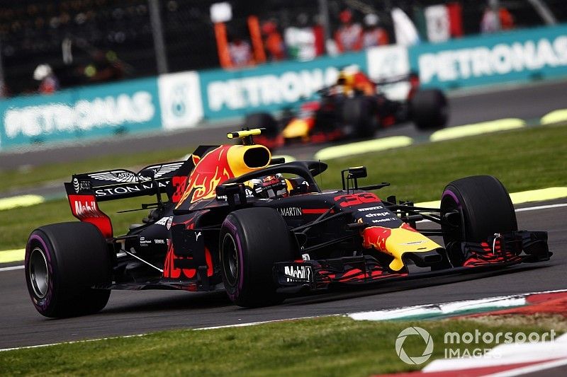 Max Verstappen, Red Bull Racing RB14, devant Daniel Ricciardo, Red Bull Racing RB14