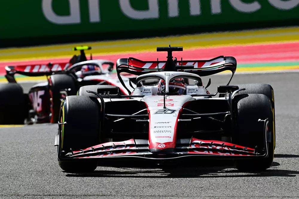 Kevin Magnussen, Haas VF-23, Nico Hulkenberg, Haas VF-23