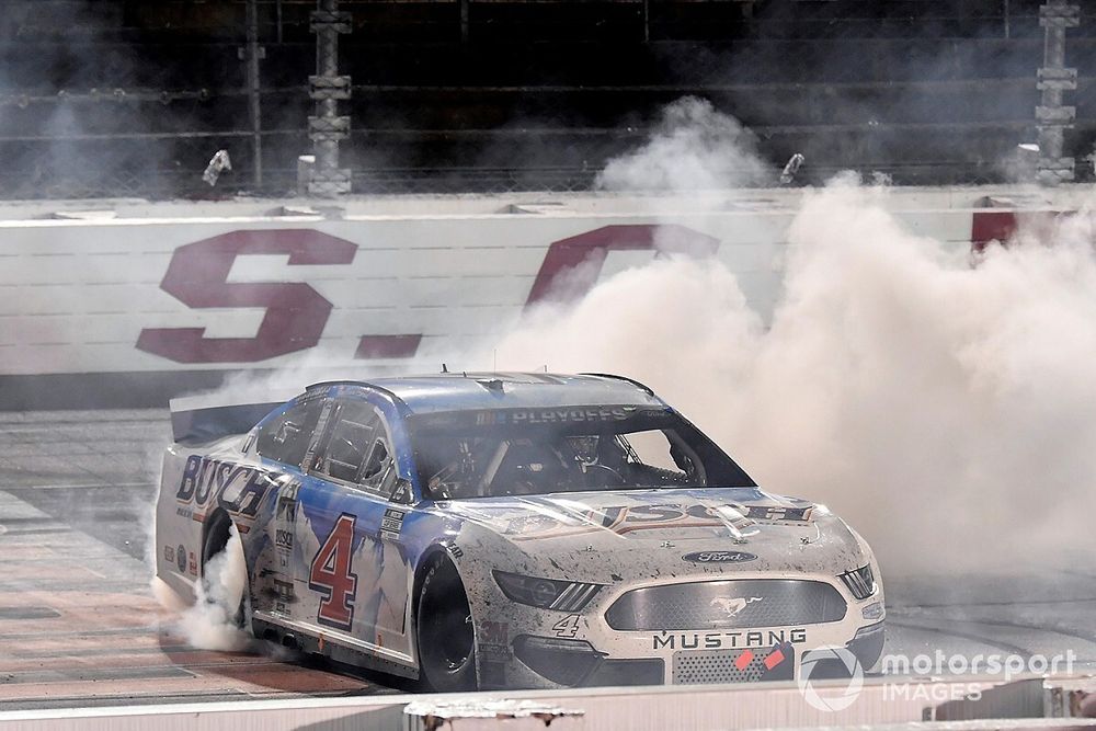 Race Winner Kevin Harvick, Stewart-Haas Racing, Ford Mustang